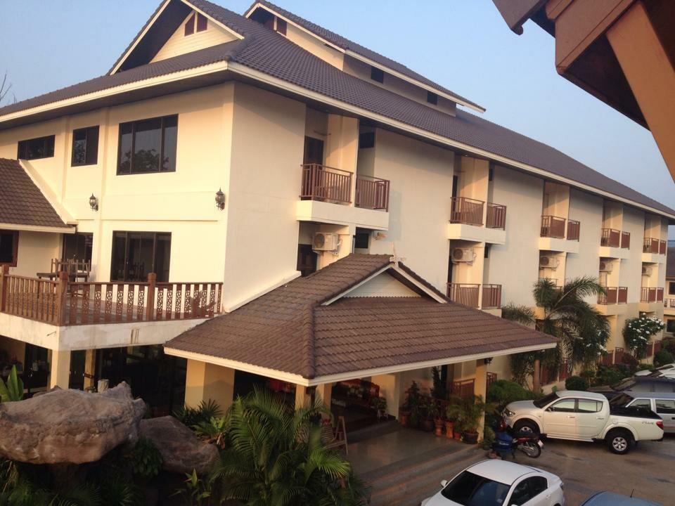 Huaymuang Apartment Убонратчатхани Экстерьер фото