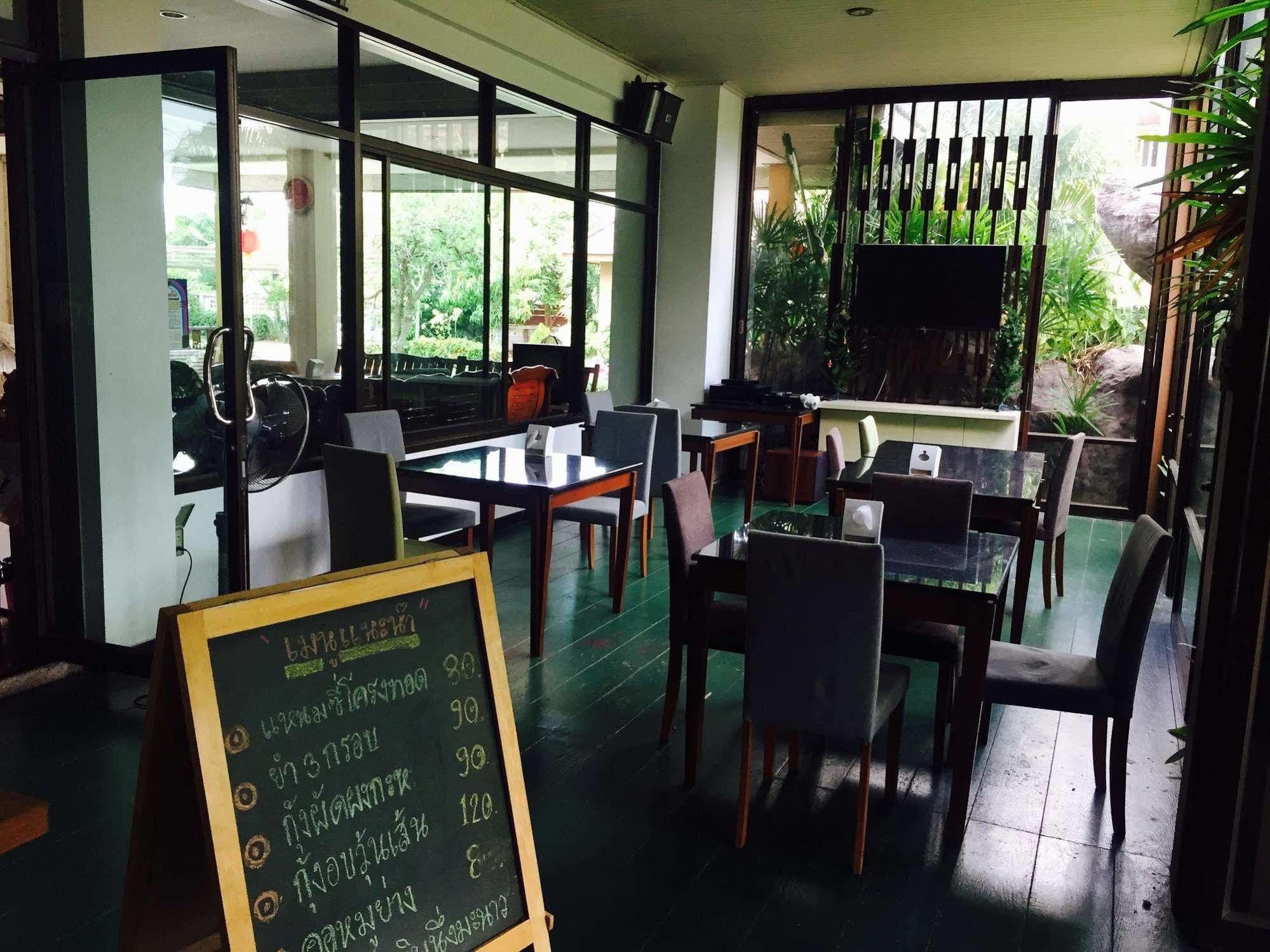 Huaymuang Apartment Убонратчатхани Экстерьер фото